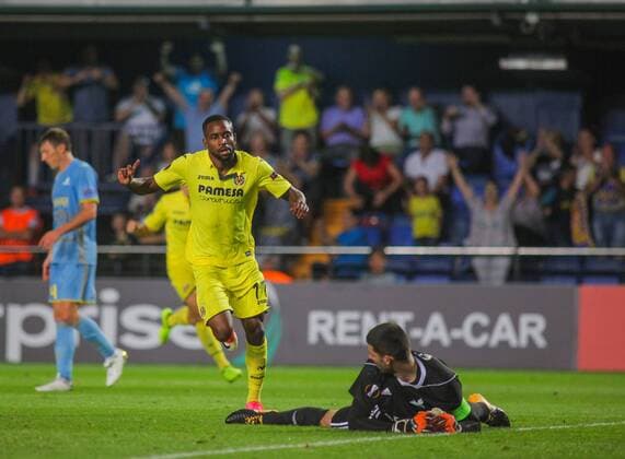 Bakambu durante el partido de UEFA Europa League entre el Villarreal CF y el FC Astana en el Estadio de La Ceramica  xCarlaxCortesx xVillarrealxCFx-xFCxAstanax
