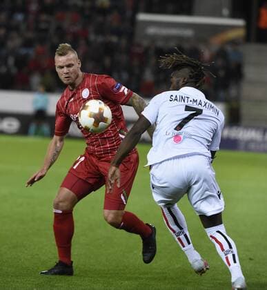 WAREGEM, BELGIUM - SEPTEMBER 14 : Brian Hamalainen defender of SV Zulte Waregem and Saint Maximin during the UEFA Europa League, Group K stage match between SV Zulte Waregem and OGC Nice at the Regenboog stadium on September 14, 2017 in Waregem, Belgium, 14 09 2017 FOOTBALL : SV Zulte Waregem v OGC Nice : UEFA Europa League - 14 09 2017 PHOTONEWS PANORAMIC  775031117
