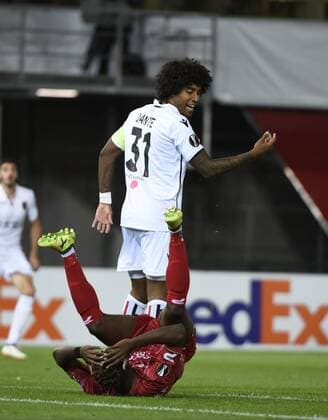 WAREGEM, BELGIUM - SEPTEMBER 14 :Dante (ogcn) and Aaron Leya Iseka forward of SV Zulte Waregem during the UEFA Europa League, Group K stage match between SV Zulte Waregem and OGC Nice at the Regenboog stadium on September 14, 2017 in Waregem, Belgium, 14 09 2017 FOOTBALL : SV Zulte Waregem v OGC Nice : UEFA Europa League - 14 09 2017 PHOTONEWS PANORAMIC  775031117