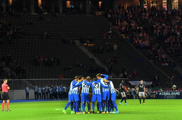 Football Berlin 14 09 2017 UEFA Euro League Group stage Hertha BSC ger geg Athletic Bilbao ESP Players circle Hertha BSC before filled Olympic Stadium