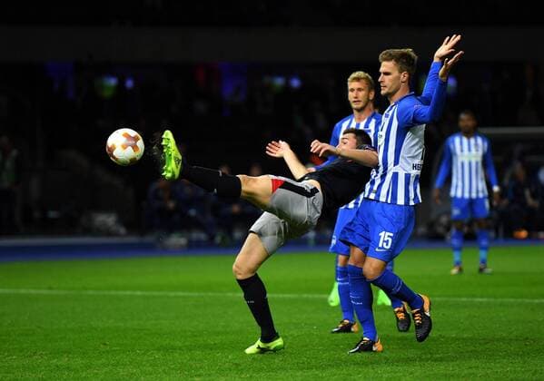Football Berlin 14 09 2017 UEFA Euro League Group stage Hertha BSC ger geg Athletic Bilbao ESP From left to right Aymeric Laporte 4 Bilbao geg Sebastian Long Kamp Hertha BSC 15