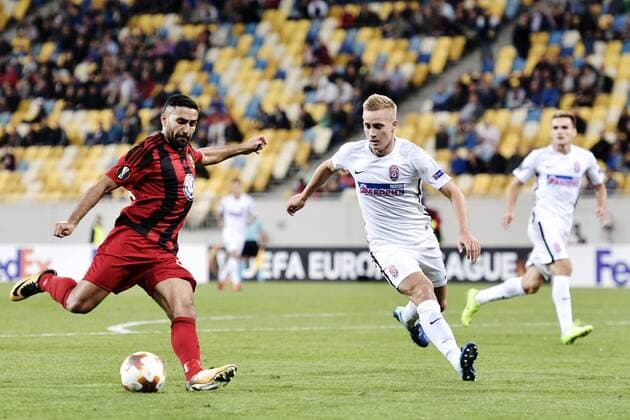 170914 Östersunds Saman Ghoddos och Zoryas Artem Sukhotskiy under fotbollsmatchen i Europa League mellan Zorya och Östersund den 14 september 2017 i Lviv.  Copyright: JOHANNAxLUNDBERG BB170914JL016