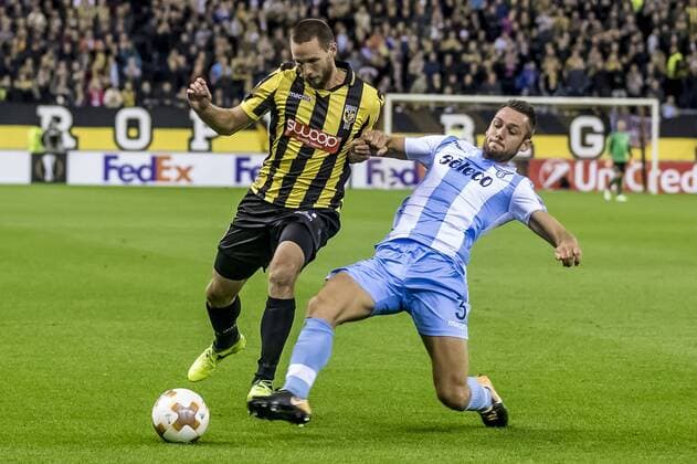 ARNHEM, Vitesse - Lazio Roma, 14-9-2017, voetbal, seizoen 2017-2018, Europa League, stadion de Gelredome, Vitesse speler Tim Matavz (L), Lazio Roma speler Stefan de Vrij (R) Vitesse - Lazio Roma  x1708835x