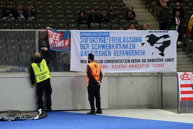 Football men Season 2017 2018 UEFA Europe League Group J 1 Matchday Hertha BSC Athletic Bilbao political Protest for The Basque Left 14 09 2017 Copyright: xMichaelxHundtx xMatthiasxKochx