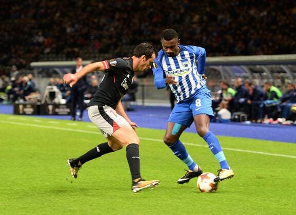 Football men Season 2017 2018 UEFA Europe League Group J 1 Matchday Hertha BSC Athletic Bilbao v l Inigo Lekue Athletic Bilbao Salomon Kalou Hertha BSC 14 09 2017 Copyright: xMichaelxHundtx xMatthiasxKochx