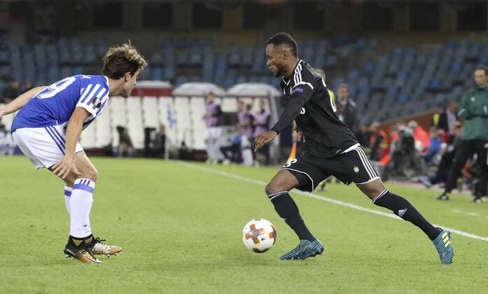 Real Sociedad s defender Alvaro Odriozoloa (L) vies for the ball with Rosenborg s Nigerian striker Samuel Adegbenro during the UEFA Europa League match between Real Sociedad and Rosenborg at the Anoeta stadium in San Sebastian, Basque Country, Spain, 14 September 2017. Real Sociedad vs. Rosenborg !ACHTUNG: NUR REDAKTIONELLE NUTZUNG!  Copyright: xJavierxEtxezarretax SSB024 20170914-636410249403839709