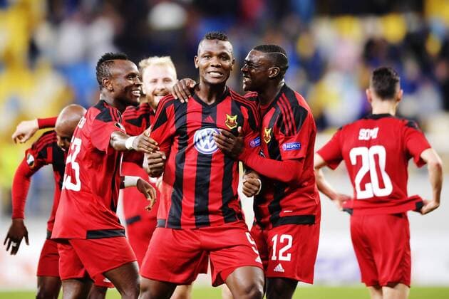 170914 Östersunds Salisu Abdullahi Gero jublar med Samuel Mensiro och Ken Sema efter att han gjort 0-2-malet under fotbollsmatchen i Europa League mellan Zorya och Östersund den 14 september 2017 i Lviv.  Copyright: JOHANNAxLUNDBERG BB170914JL030