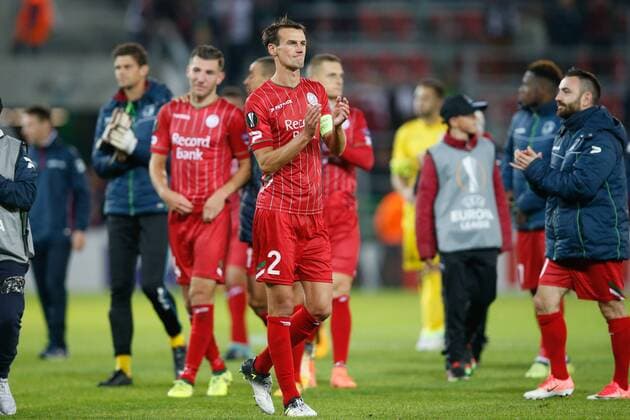 Fußball, EL, SV Zulte Waregem - OGC Nizza Essevee s Davy De fauw looks dejected after a soccer game between Belgian team SV Zulte Waregem and French club OGC Nice, Thursday 14 September 2017 in Waregem, the first match of the group stage (Group K) of the Europa League tournament. BRUNOxFAHY  x05164637x