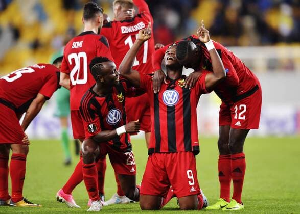 Bilder des Tages - SPORT Fußball, EL, Sorja Luhansk - Östersunds FK 170914 Östersunds Salisu Abdullahi Gero jublar med Samuel Mensiro och Ken Sema efter att han gjort 0-2 under fotbollsmatchen i Europa League mellan Zorya och Östersund den 14 september 2017 i Lviv.  Copyright: JOHANNAxLUNDBERG BB170914JL031