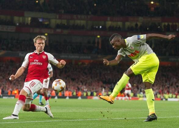 Jhon C—rdoba of FC Colgne shoots at goal as Nacho Monreal of Arsenal tries to make a block during the UEFA Europa League group stage match between Arsenal and FC Cologne at the Emirates Stadium, London, England on 14 September 2017. Copyright: xVincexMignottx 16660012