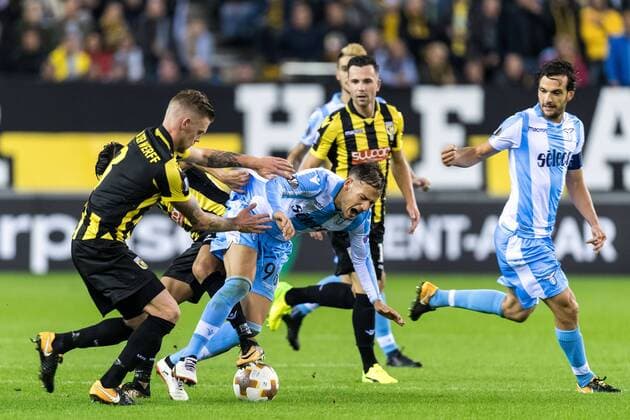 Fußball, EL, Vitesse Arnheim - Lazio Rom (L-R) Maikel van der Werff of Vitesse, Navarone Foor of Vitesse, Alessandro Murgia of SS Lazio, Thomas Bruns of Vitesse, Marco Parolo of SS Lazio during the UEFA Europa League group K match between Vitesse Arnhem and Lazio Roma at Gelredome on September 14, 2017 in Arnhem, The Netherlands UEFA Europa League 2017 2018 xVIxVIxImagesx xGerritxvanxKeulenxIVx 8745842