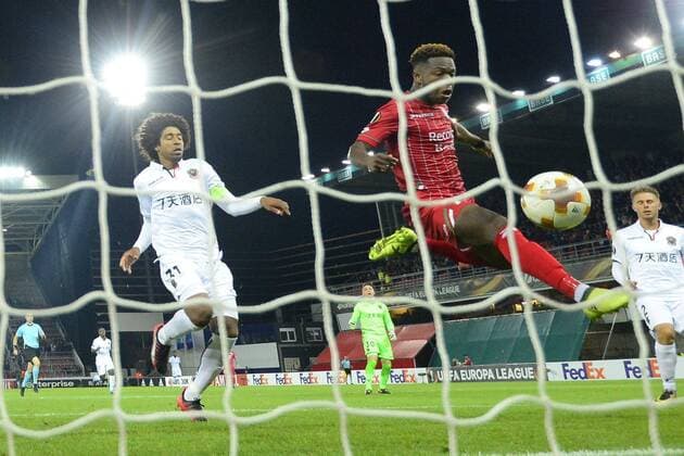Fußball, EL, SV Zulte Waregem - OGC Nizza WAREGEM, BELGIUM - SEPTEMBER 14 : Aaron Leya Iseka forward of SV Zulte Waregem scores a goal during the UEFA Europa League, Group K stage match between SV Zulte Waregem and OGC Nice at the Regenboog stadium on September 14, 2017 in Waregem, Belgium, 14 09 2017 FOOTBALL : SV Zulte Waregem v OGC Nice : UEFA Europa League - 14 09 2017 PHOTONEWS PANORAMIC  775031117