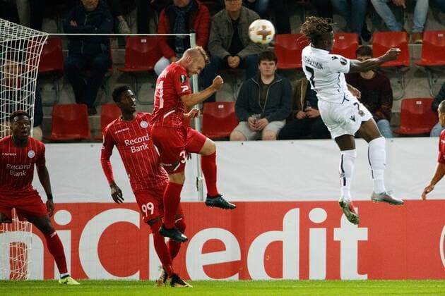 Fußball, EL, SV Zulte Waregem - OGC Nizza Essevee s Brian Hamalainen and Nice Allan Saint-Maximin fight for the ball during a soccer game between Belgian team SV Zulte Waregem and French club OGC Nice, Thursday 14 September 2017 in Waregem, the first match of the group stage (Group K) of the Europa League tournament. KURTxDESPLENTER  x05164538x