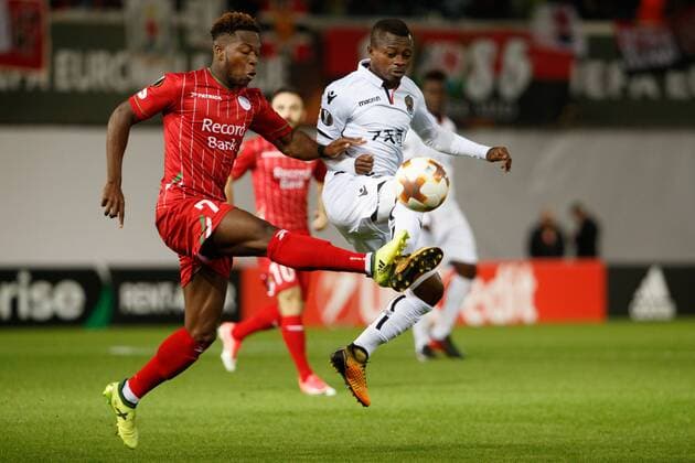 Fußball, EL, SV Zulte Waregem - OGC Nizza Essevee s Aaron Leya Iseka and Nice Jean Michael Seri fight for the ball during a soccer game between Belgian team SV Zulte Waregem and French club OGC Nice, Thursday 14 September 2017 in Waregem, the first match of the group stage (Group K) of the Europa League tournament. KURTxDESPLENTER  x05164544x