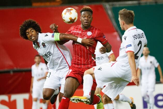 Fußball, EL, SV Zulte Waregem - OGC Nizza Nice captain Dante and Essevee s Aaron Leya Iseka fight for the ball during a soccer game between Belgian team SV Zulte Waregem and French club OGC Nice, Thursday 14 September 2017 in Waregem, the first match of the group stage (Group K) of the Europa League tournament. KURTxDESPLENTER  x05164572x