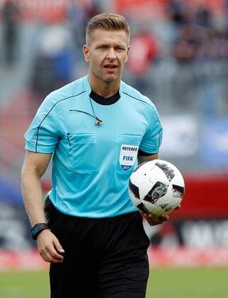 v left Referees Tobias Welz Single Football 3 League FC Wuerzburg Kickers SC 07 Paderborn xfsx