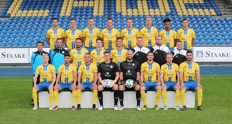 Team photo Eintracht Brunswick U23 3 Row v l Besfort Kolgeci Dominic Franke Maik Lukowicz Popovic Nile Szczecin Ayodele Adetula Erik Henschel 2 Row v l team manager Henning Buerger Co team manager Markus Unger Deniz Dogan Wall Eric Veiga Physiotherapist Florian Horn Carers Olaf Henning team Manager Frank 1 Row v l Filip Rettig Ahmet Canbaz Lirim Mema Daniel Reck Quentin Haris Deniz