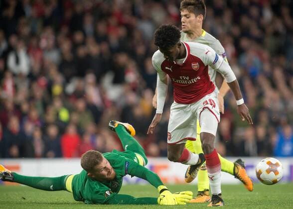 Timo Horn of FC Colgne saves from Ainsley Maitland-Niles of Arsenal during the UEFA Europa League group stage match between Arsenal and FC Cologne at the Emirates Stadium, London, England on 14 September 2017. Copyright: xVincexMignottx 16660047