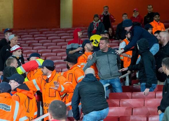 Fußball, EL, FC Arsenal - 1. FC Köln, Ausschreitungen im Kölner Fanblock FC Colgne clash with stewards during the UEFA Europa League group stage match between Arsenal and FC Cologne at the Emirates Stadium, London, England on 14 September 2017. Copyright: xVincexMignottx 16660062