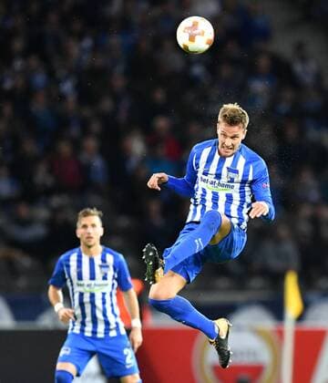 Sebastian Long Kamp Hertha BSC the Head ball rear Peter Pekarik Hertha BSC Hertha BSC Berlin Athletic Bilbao Europe League Group stage 1 Matchday Football Football Soccer men Men Men Germany Germany Berlin 14 9 2017 Olympic Stadium