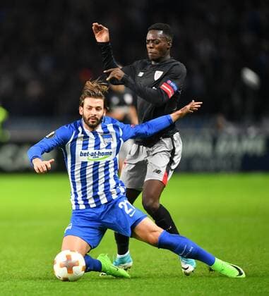 Marvin Plattenhardt Hertha BSC at Ball rear Inaki Williams Bilbao Hertha BSC Berlin Athletic Bilbao Europe League Group stage 1 Matchday Football Football Soccer men Men Men Germany Germany Berlin 14 9 2017 Olympic Stadium