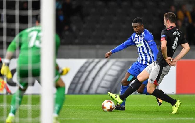 Salomon Kalou Hertha BSC at Ball front Aymeric Laporte Hertha BSC Berlin Athletic Bilbao Europe League Group stage 1 Matchday Football Football Soccer men Men Men Germany Germany Berlin 14 9 2017 Olympic Stadium