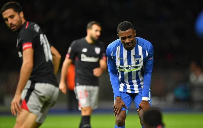 Salomon Kalou Hertha BSC disappointed After a vertanen Chance right Mikel Balenziaga Bilbao Xabier Etxeita Bilbao Hertha BSC Berlin Athletic Bilbao Europe League Group stage 1 Matchday Football Football Soccer men Men Men Germany Germany Berlin 14 9 2017 Olympic Stadium