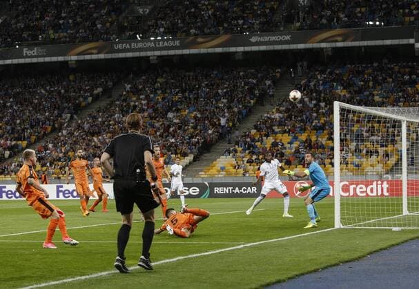 Fußball, EL, Dynamo Kiew - KF Skenderbeu Korca September 14, 2017 - Kiev, Ukraine - 70 Dynamo s Congolese forward Dieumerci Mbokani (C) during the UEFA Europa League Group B football match between FC Dynamo Kiev and KF Skenderbeu at the Olimpiyskyi Stadium in Kiev on September 14, 2017. FC Dynamo Kiev v KF Skenderbeu - UEFA Europa League  - ZUMAn230 20170914_zaa_n230_362 Copyright: xSergiixKharchenkox