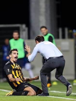 Fußball, EL, HNK Rijeka - AEK Athen SOCCER - EL, Rijeka vs Athens RIJEKA,CROATIA,14.SEP.17 - SOCCER - UEFA Europa League, group stage, HNK Rijeka vs AEK Athens. Image shows the rejoicing of Lazaros Christodoulopoulos (Athens) and head coach Manuel Jimenez (Athens). GEPAxpictures xMaticxKlansek