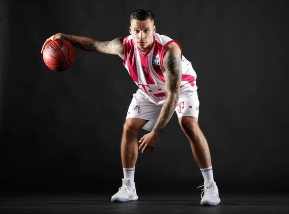Constantine Small Telekom Baskets Bonn 2017 2018 Photo Joern Wolter
