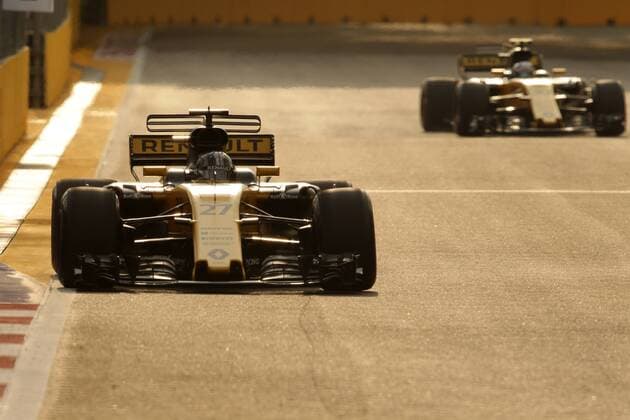 15.09.2017 - Free Practice 1, Nico Hulkenberg (GER) Renault F1 Team RS17 and Jolyon Palmer (GBR) Renault Sport F1 Team RS17 Singapore Grand Prix 14 - 17 September 2017 15.09.2017 - Free Practice 1, Nico Hulkenberg (GER) Renault Sport F1 Team RS17 and Jolyon Palmer (GBR) Renault Sport F1 Team RS17 