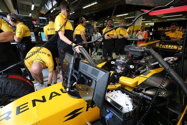 15.09.2017 - Free Practice 1, Nico Hulkenberg (GER) Renault F1 Team RS17 Singapore Grand Prix 14 - 17 September 2017 15.09.2017 - Free Practice 1, Nico Hulkenberg (GER) Renault Sport F1 Team RS17 