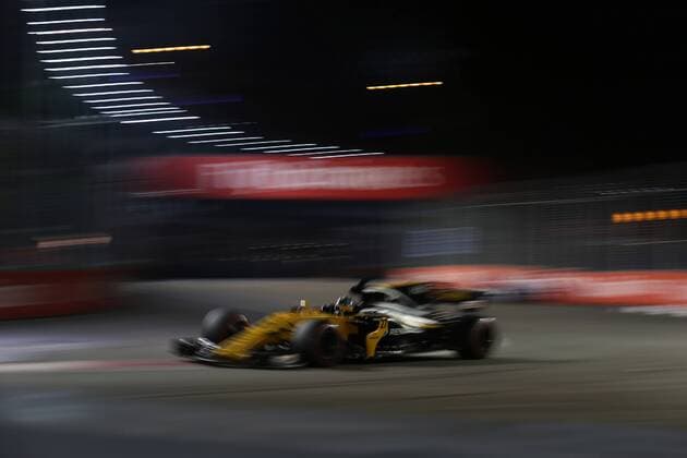 15.09.2017 - Free Practice 2, Nico Hulkenberg (GER) Renault F1 Team RS17 Singapore Grand Prix 14 - 17 September 2017 15.09.2017 - Free Practice 2, Nico Hulkenberg (GER) Renault Sport F1 Team RS17 
