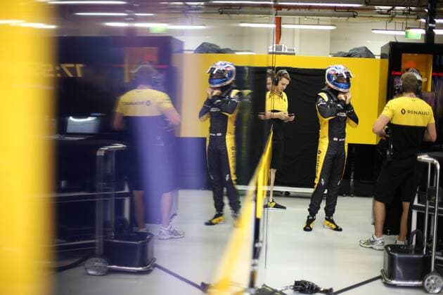 16.09.2017 - Free Practice 3, Jolyon Palmer (GBR) Renault F1 Team RS17 Singapore Grand Prix 14 - 17 September 2017 16.09.2017 - Free Practice 3, Jolyon Palmer (GBR) Renault Sport F1 Team RS17 
