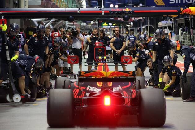 16.09.2017 - Free Practice 3, Max Verstappen (NED) Red Bull Racing RB13 Singapore Grand Prix 14 - 17 September 2017 16.09.2017 - Free Practice 3, Max Verstappen (NED) Red Bull Racing RB13 