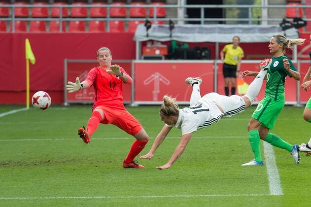 Ingolstadt Germany 16 09 2017 FIFA World Cup Qualifier 2017 18 Season Germany Slovenia Flight head ball to 1 0 with v l Sonja Cevnik SLO Svenja Huth ger and Dominika Conc SLO