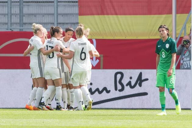 Ingolstadt Germany 16 09 2017 FIFA World Cup Qualifier 2017 18 Season Germany Slovenia cheering to 2 0 with v l Carolin Simon ger Sara Daebritz ger Dzsenifer Marozsan ger Kristin Demann ger and right next to it Mateja Zver SLO