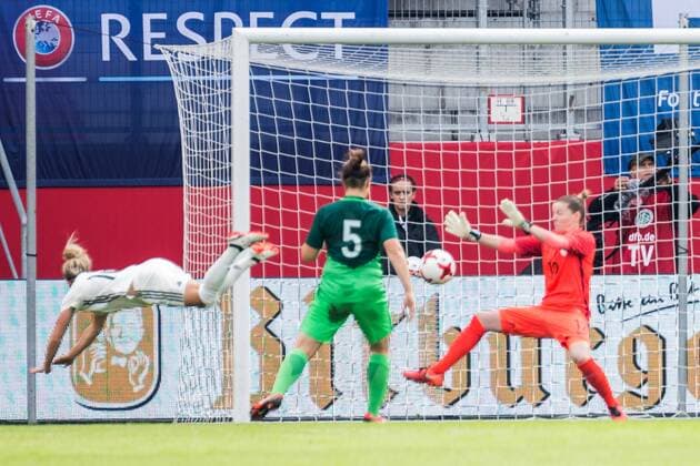 goal to 1 0 through Svenja Huth ger 19 with Flight deposit goal Goal Goals Action shot Football Women international match Germany Slovenia xprx