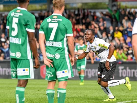 SOCCER - BL, Altach vs Rapid ALTACH,AUSTRIA,16.SEP.17 - SOCCER - tipico Bundesliga, SCR Altach vs SK Rapid Wien. Image shows the disappointment of Boli Bolingoli-Mbombo and Philipp Schobesberger (Rapid) and the rejoicing of Bernard Tekpetey (Altach). Keywords: Wien Energie. GEPAxpictures xOliverxLerch