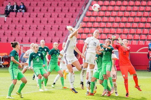 Corner Kick Eckball Corner Corner before the Slovenian goal Football Women international match Germany Slovenia xprx