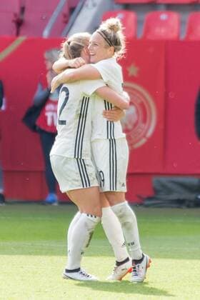 cheering Celebration above the 5 0 through TaBeA Kemme ger 22 Congratulations from Svenja Huth ger 19 Turbine Potsdam cheering Celebration goal Goal Goals Action shot Football Women international match Germany Slovenia xprx