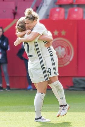 cheering Celebration above the 5 0 through TaBeA Kemme ger 22 Congratulations from Svenja Huth ger 19 Turbine Potsdam cheering Celebration goal Goal Goals Action shot Football Women international match Germany Slovenia xprx