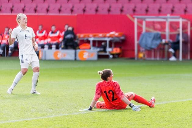 goal to 6 0 Results through Kristin Demann ger 6 Sonja Cevnik SLO 12 Goalkeeper Goal Keeper can only yet behind see goal Goal Goals Action shot Football Women international match Germany Slovenia xprx