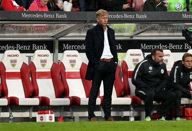 16 09 2017 xfux Football 1 Bundesliga VfB Stuttgart VfL Wolfsburg emspor v l team manager Andries Jonker VfL Wolfsburg DISAPPOINTED DISAPPOINTED looking dissapointed Stuttgart