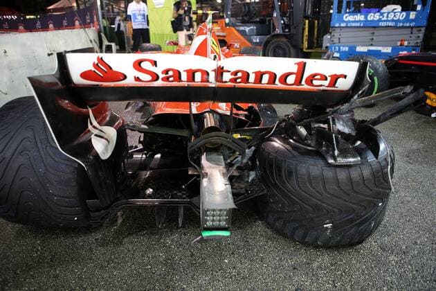 Bilder des Tages - SPORT 17.09.2017 - Race, Crash, Kimi Raikkonen (FIN) Scuderia Ferrari SF70H Singapore Grand Prix 14 - 17 September 2017 17.09.2017 - Race, Crash, Kimi Raikkonen (FIN) Scuderia Ferrari SF70H 