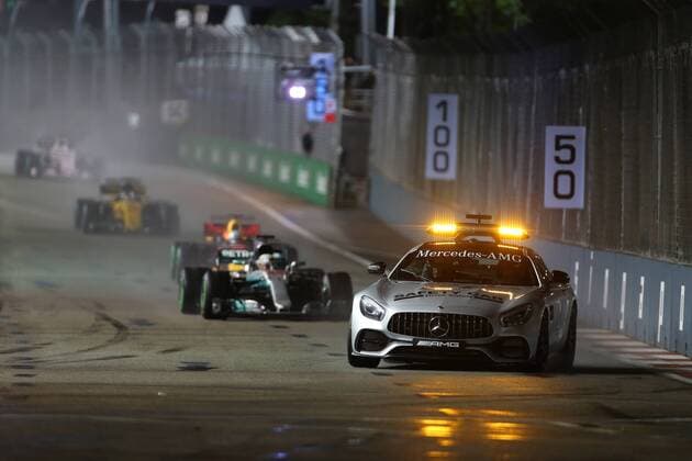 17.09.2017 - Race, The Safety car and Lewis Hamilton (GBR) Mercedes AMG F1 W08 Singapore Grand Prix 14 - 17 September 2017 17.09.2017 - Race, The Safety car and Lewis Hamilton (GBR) Mercedes AMG F1 W08 