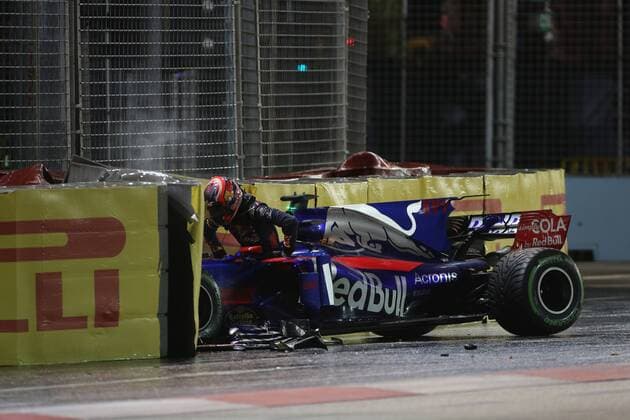 17.09.2017 - Race, Crash, Daniil Kvyat (RUS) Scuderia Toro Rosso STR12 retires from the race Singapore Grand Prix 14 - 17 September 2017 17.09.2017 - Race, Crash, Daniil Kvyat (RUS) Scuderia Toro Rosso STR12 retires from the race 