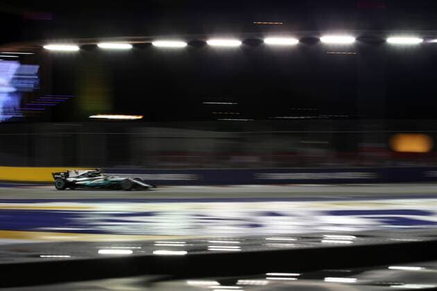 17.09.2017 - Race, Lewis Hamilton (GBR) Mercedes AMG F1 W08 Singapore Grand Prix 14 - 17 September 2017 17.09.2017 - Race, Lewis Hamilton (GBR) Mercedes AMG F1 W08 
