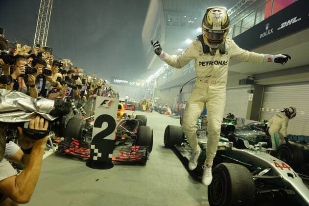 (170917) -- SINGAPORE, Sept. 17, 2017 -- Mercedes British driver Lewis Hamilton celebrates after winning the Formula One Singapore Grand Prix in Singapore on Sept. 17, 2017. ) (wll) (SP)SINGAPORE-FORMULA ONE-SINGAPORE GRAND PRIX ThenxChihxWey 