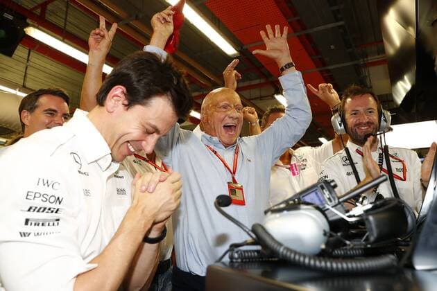 Bilder des Tages - SPORT Motorsports: FIA Formula One World Championship WM Weltmeisterschaft 2017, Grand Prix of Singapore, Toto Wolff (AUT, Mercedes AMG Petronas Formula One Team), Niki Lauda (AUT, Mercedes AMG Petronas Formula One Team), Singapore Singapore